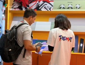 Padmat Rubber team presenting product catalog to global buyer at 2026 Global Sources Hong Kong Show, Booth 10R16, AsiaWorld-Expo