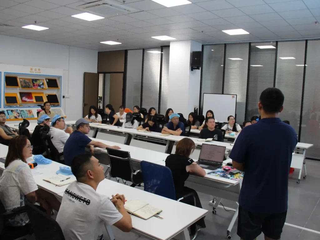 Internal training sharing session, senior employee sharing practical ability improvements brought by systematic learning