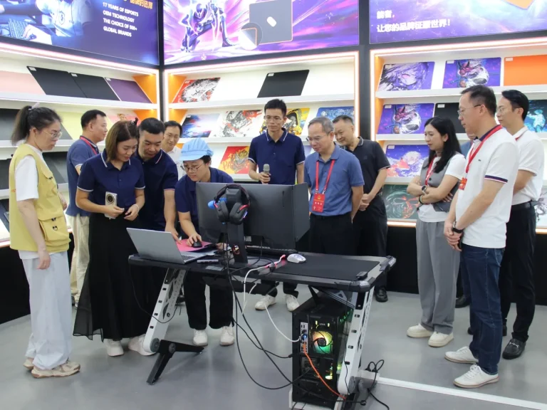 Sales specialist demonstrates and explains new mouse pad performance for visiting People's Congress deputies in product exhibition area
